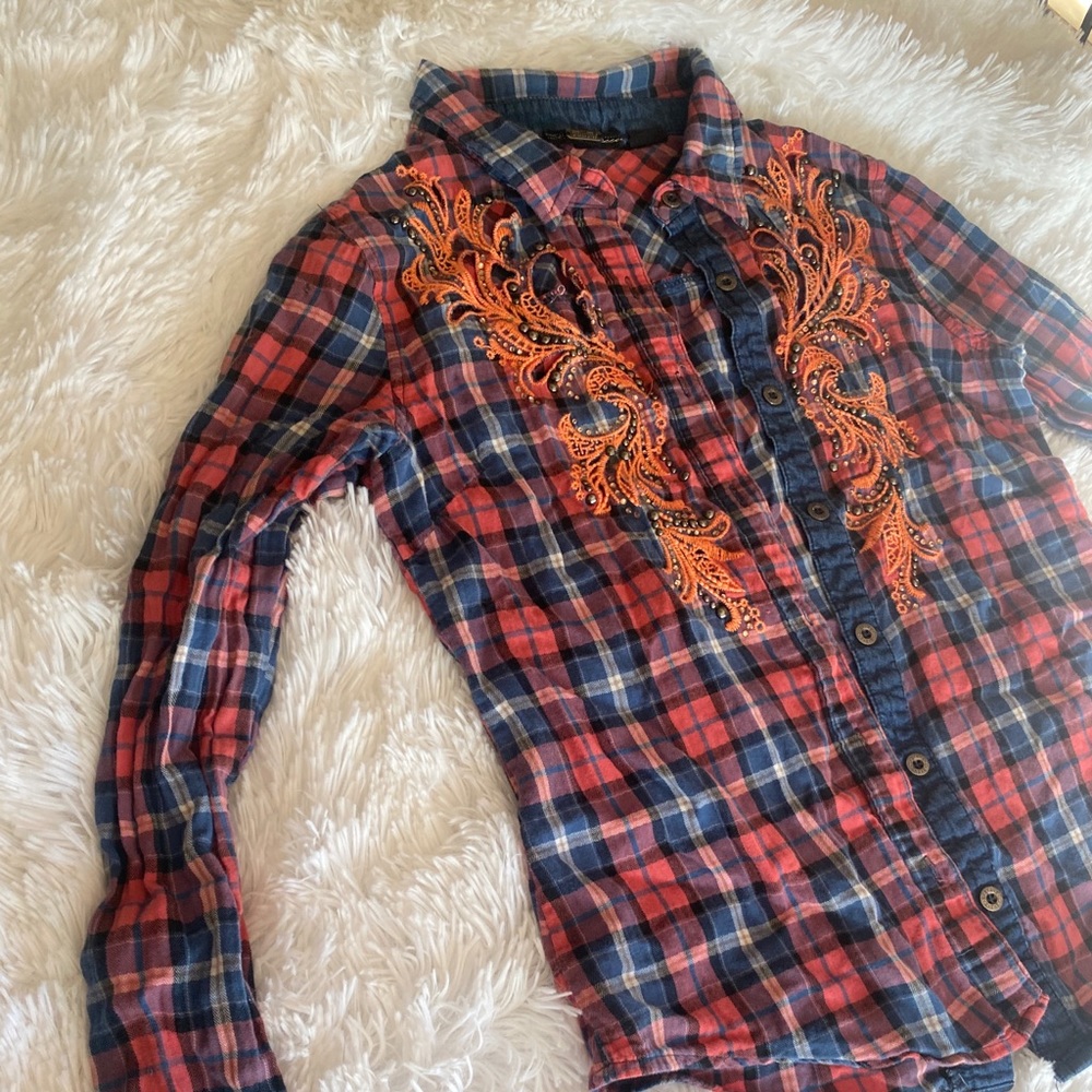 Miss Me embroidered button down
